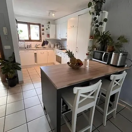 Spacious And 5 Bedroom - 1min To Train Station Lejlighed