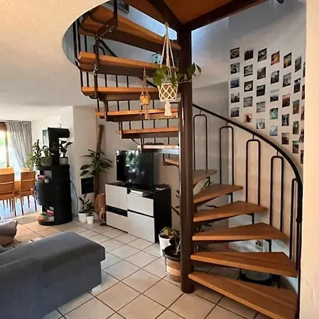 Spacious And 5 Bedroom - 1min To Train Station